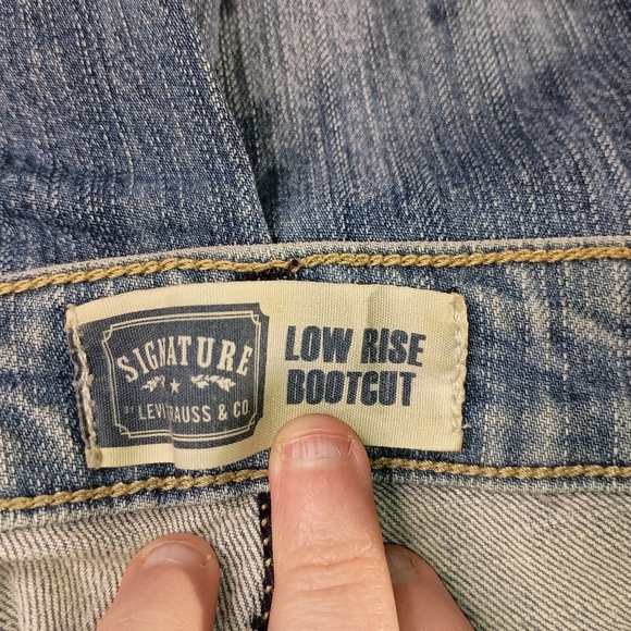 2/$30 LEVI STRAUSS Light Blue acid wash Vintage Lowrise Boot cut Jeans (#1,032) - Picture 3 of 8